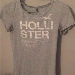 grey hollister t shirt
